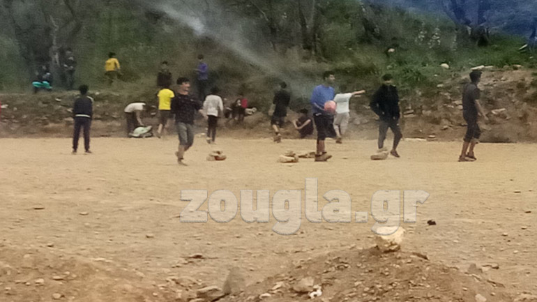 Μόρια: Αγωνία των κατοίκων για τις μαζικές μετακινήσεις μεταναστών και μελών ΜΚΟ