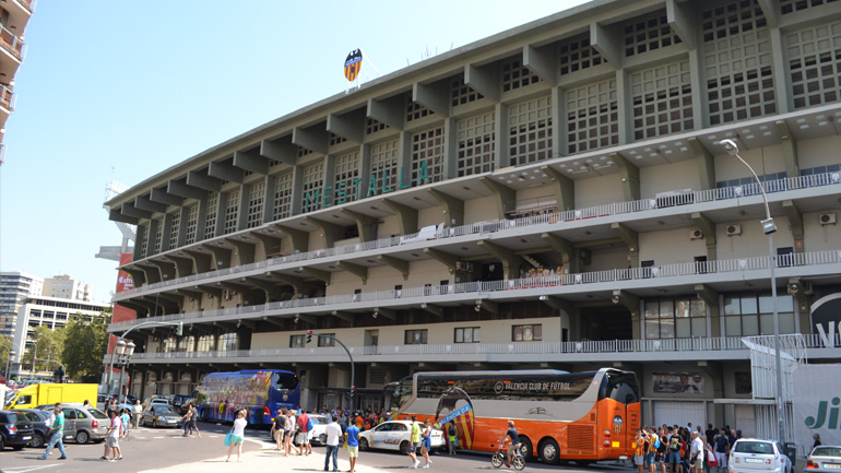 Ο ιδιοκτήτης της Βαλένθια δώρισε 50.000 προστατευτικές μάσκες