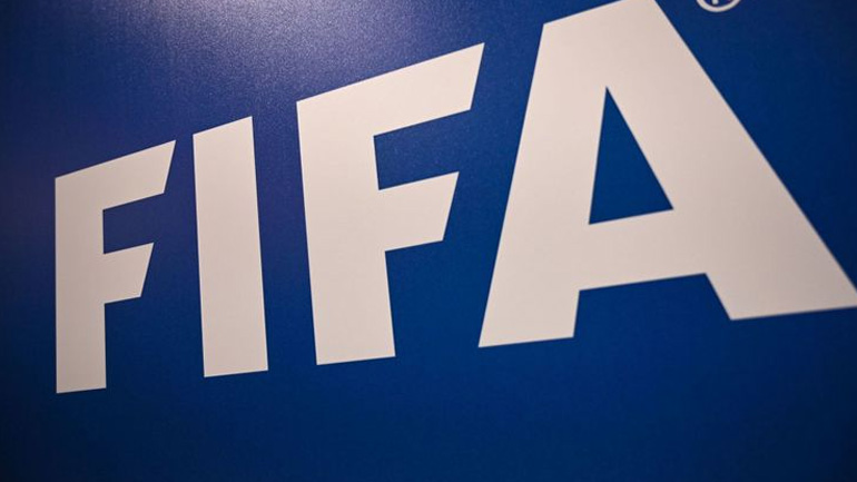 FIFA: Πρόταση προς τους παίκτες για μείωση 50% όσο κρατάει η καραντίνα