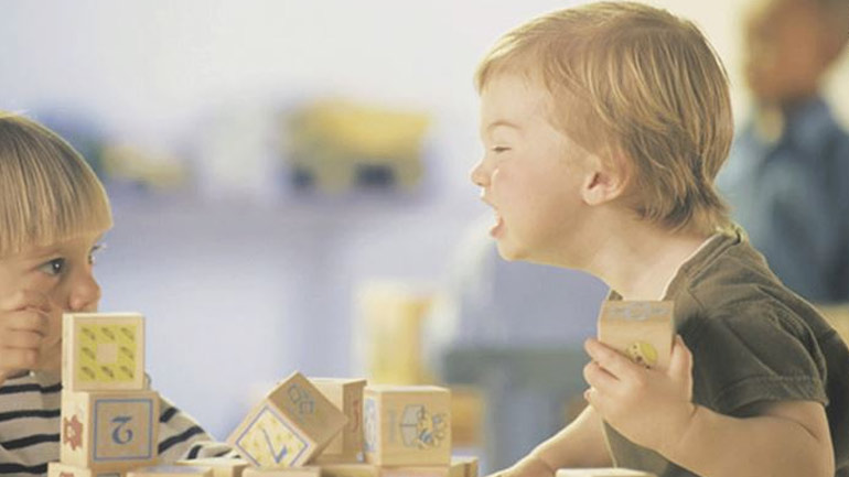 Μένουμε Σπίτι: Πώς να ηρεμήσετε το παιδί αν έχει ξεσπάσματα;