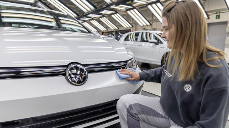 Ο κορωνοϊός προκαλεί στη VW ζημιές ύψους 2 δις ευρώ την εβδομάδα