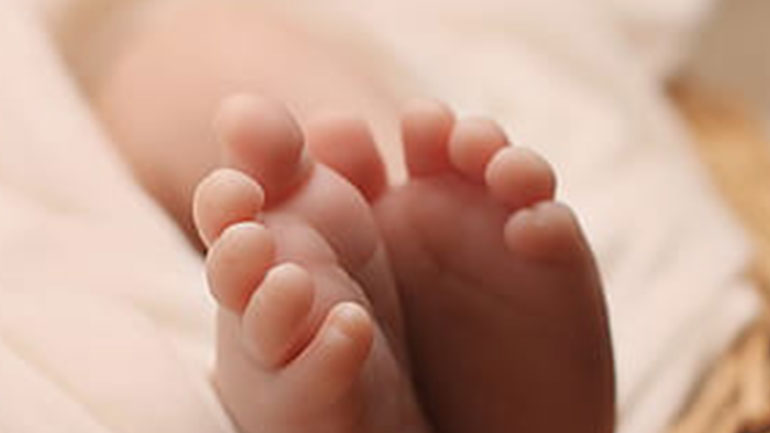 Θετική στον κορωνοϊό και η μητέρα του βρέφους από την Καστοριά