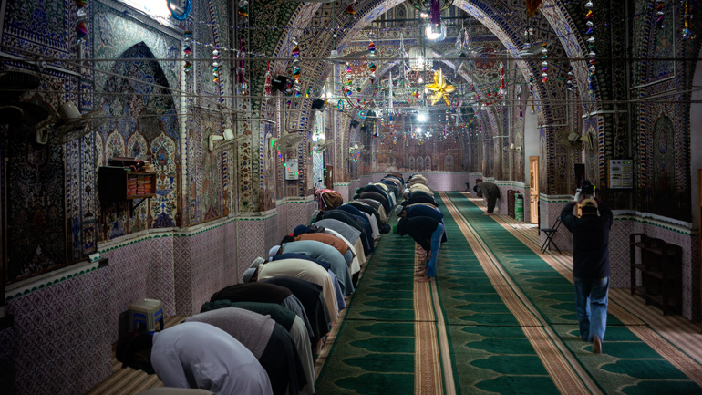 Πακιστάν: Γεμάτα ήταν τα τεμένη για την προσευχή της Παρασκευής, παρά την επιδημία του κορωνοϊού Πακιστάν: Γεμάτα ήταν τα τεμένη για την προσευχή της Παρασκευής, παρά την επιδημία του κορωνοϊού