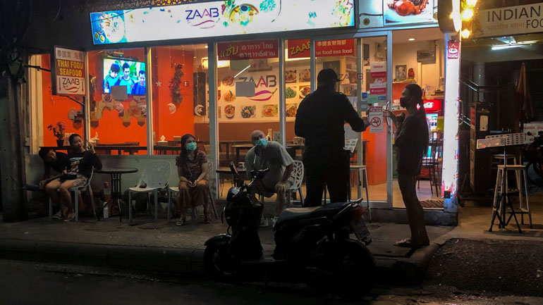 Ταϊλάνδη: Παμπ στην Πατάγια μετατρέπεται σε «κοινωνική κουζίνα» που προσφέρει δωρεάν γεύματα στους άνεργους