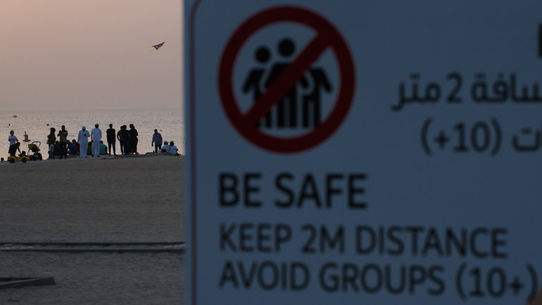 HAE-Covid-19:  Ζευγάρι στο Ντουμπάι θα τρέξει μαραθώνιο… στο μπαλκόνι του!