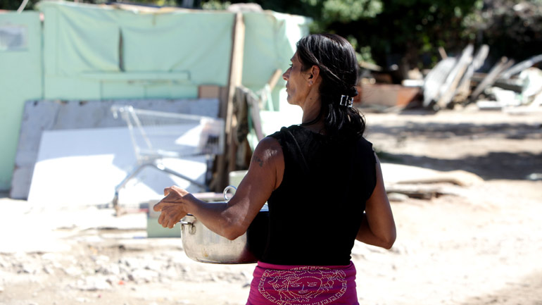 Ενίσχυση 98 δήμων με 2,25 εκατ. ευρώ για την προστασία των Ρομά από τον κορωνοϊό