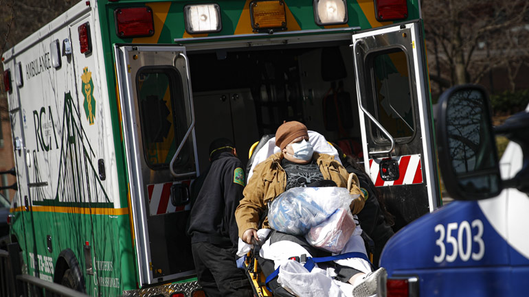 Στους 728 οι νεκροί στη Νέα Υόρκη – Αναβάλλονται για τον Ιούνιο οι προκριματικές εκλογές των κομμάτων