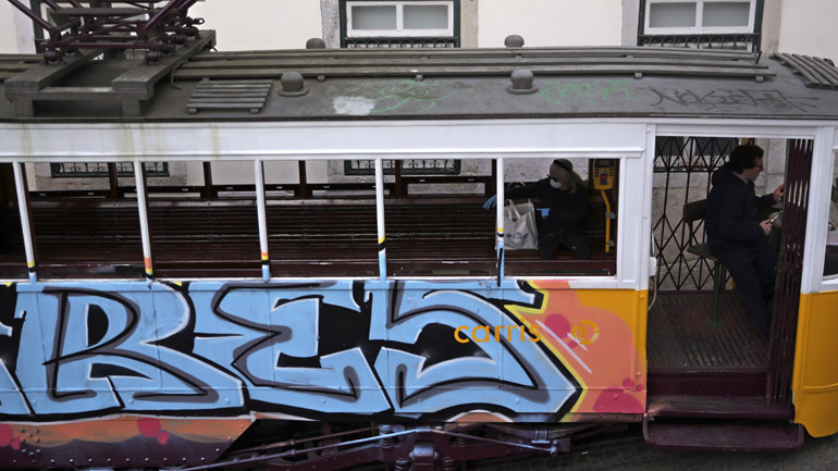 Πορτογαλία: Η χώρα θα αντιμετωπίζει τους μετανάστες ως μόνιμους κατοίκους στη διάρκεια της κρίσης Πορτογαλία: Η χώρα θα αντιμετωπίζει τους μετανάστες ως μόνιμους κατοίκους στη διάρκεια της κρίσης