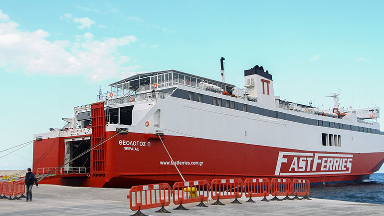 Στο Λαϊκό Νοσοκομείο μεταφέρθηκαν τα δύο μέλη του πληρώματος του πλοίου «ΘΕΟΛΟΓΟΣ Π»