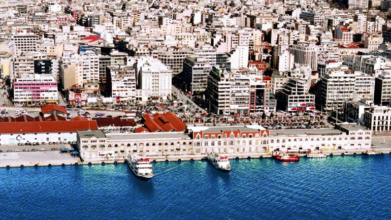 Θεσσαλονίκη: Πλοίο με μηχανική βλάβη ρυμουλκήθηκε στο λιμάνι