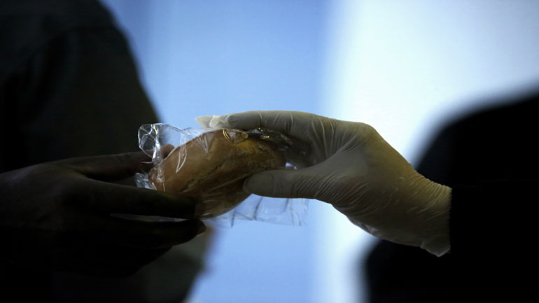 Καλαμάτα: Κατ’ οίκον διανομή του δημοτικού συσσιτίου