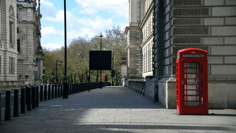 Βρετανία: Τα περιοριστικά μέτρα μπορεί να παραταθούν για άλλους έξι μήνες