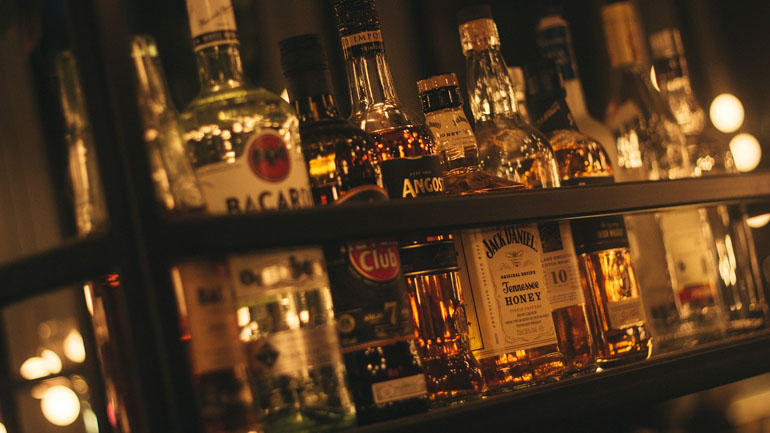 Η Γροιλανδία απαγορεύει την πώληση αλκοόλ για να μειώσει τα περιστατικά βίας κατά τη διάρκεια των μέτρων περιορισμού Η Γροιλανδία απαγορεύει την πώληση αλκοόλ για να μειώσει τα περιστατικά βίας κατά τη διάρκεια των μέτρων περιορισμού