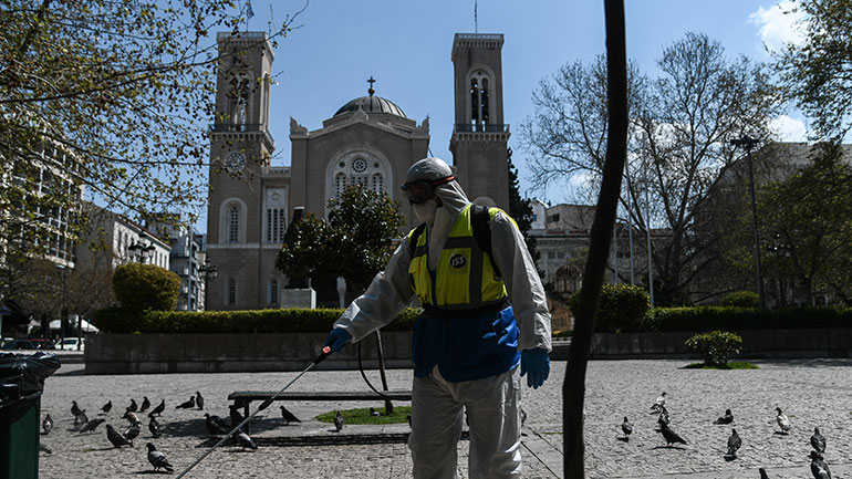 Απολύμανση δεκάδων δημοσίων χώρων από τον δήμο Αθηναίων αύριο
