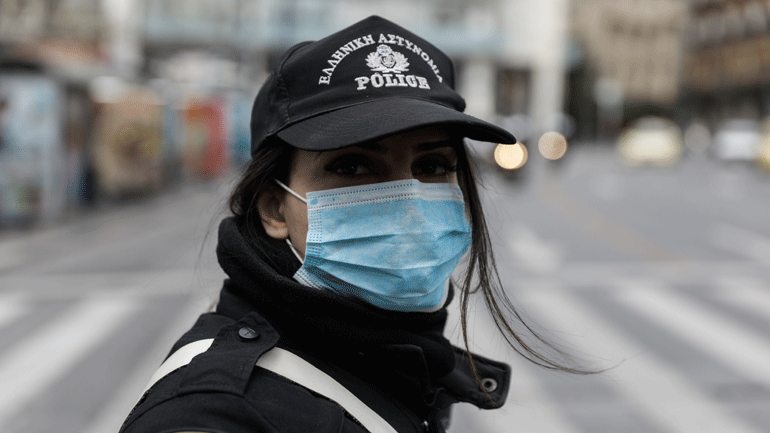 Βόλος: «Πλημμύρισε» από κόσμο η παραλία – Πρόστιμο και σε ψαροντουφεκά