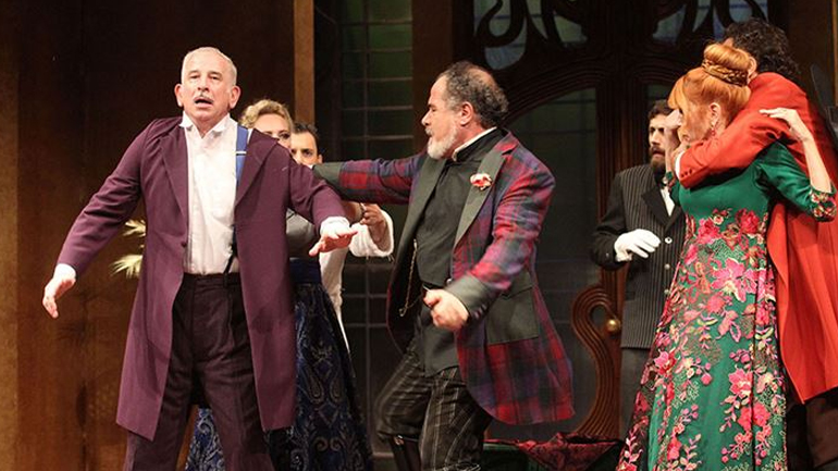 «Ψύλλοι στ’ αυτιά»: Η ανακοίνωση του Πέτρου Φιλιππίδη για την παράσταση που πρωταγωνιστούσε