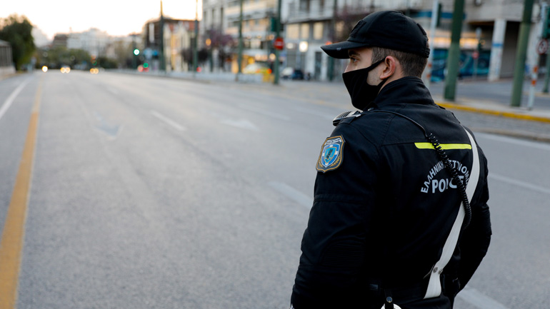 Ειδικές προστατευτικές μάσκες για τους δημοτικούς αστυνομικούς από το Τζάνειο νοσοκομείο Ειδικές προστατευτικές μάσκες για τους δημοτικούς αστυνομικούς από το Τζάνειο νοσοκομείο