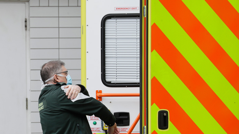 Covid-19: Ρεκόρ θανάτων στη Βρετανία – 381 νεκροί μέσα σε μια μέρα