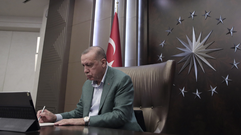 Την αποφυλάκιση 45.000 κρατουμένων από τις φυλακές της Τουρκίας προωθεί ο Ερντογάν