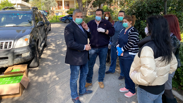 Τρόφιμα και υγειονομικό υλικό στο Γηροκομείο Αθηνών από την Περιφέρεια Αττικής