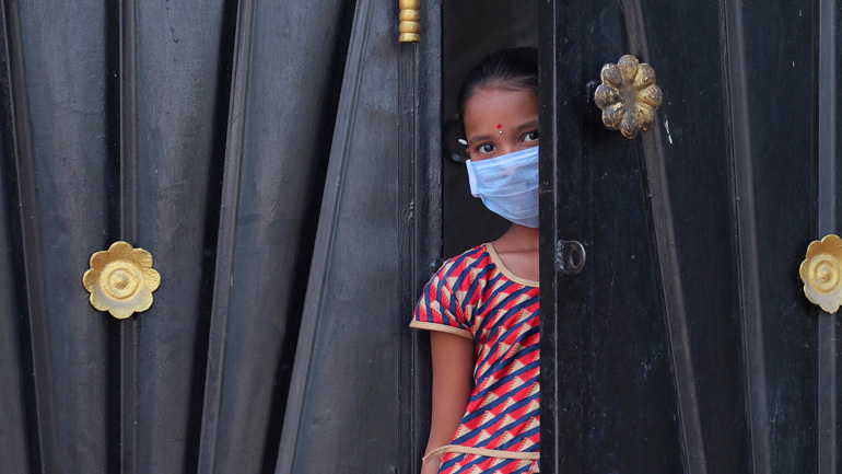 Ινδία: Χιλιάδες ανθρώπους που πέρασαν από ένα ισλαμικό κέντρο, εστία του κορωνοϊού, αναζητούν οι Αρχές