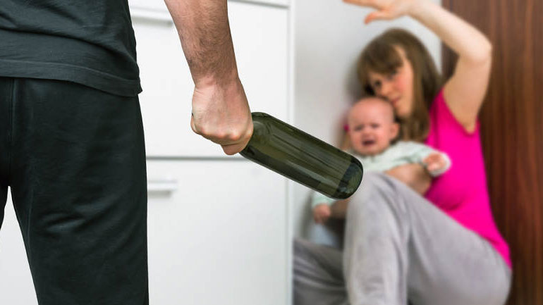 Αύξηση της ενδοοικογενειακής βίας στην εποχή του κορωνοϊού