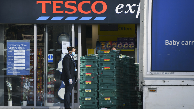 Βρετανία: Προσλήψεις 35.000 εργαζομένων από την αλυσίδα σούπερ μάρκετ Tesco