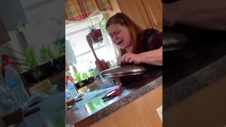 Μητέρα vs πωλητής