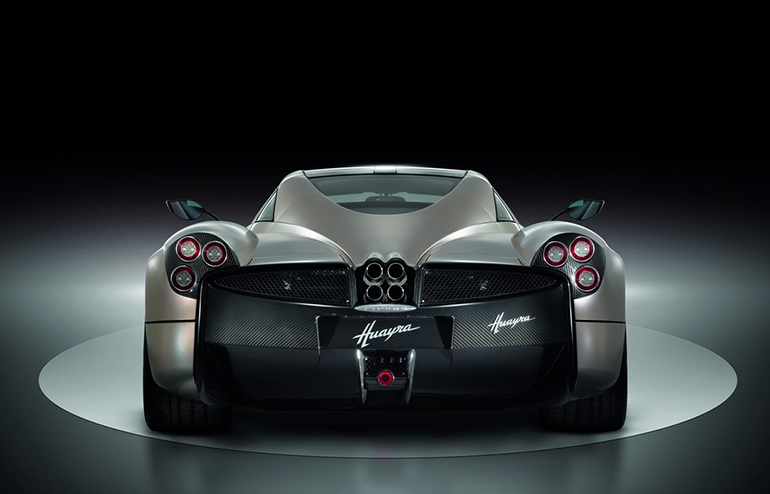 Η πίσω όψη της Huayra...