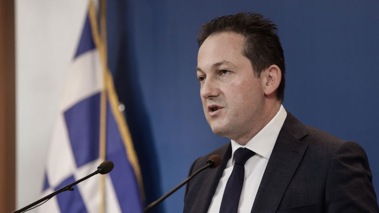 Πέτσας: Η κυβέρνηση εξετάζει μια σύσφιγξη στον χρόνο των μετακινήσεων