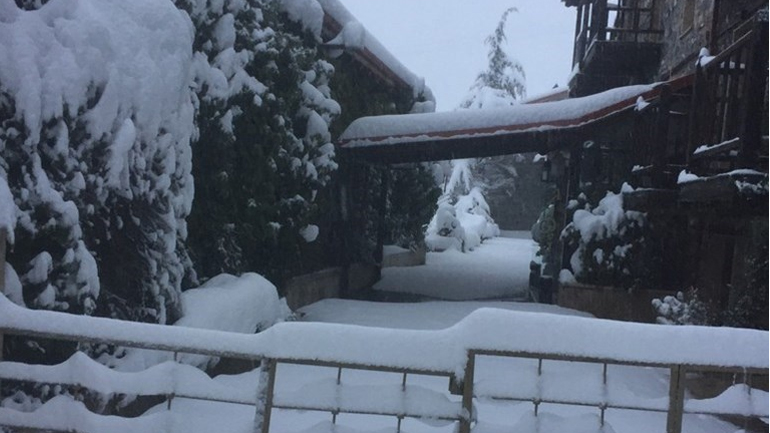 Χωρίς ρεύμα για 5 1/2 ώρες και μέσα στο χιόνι έμειναν οι κάτοικοι στον Αγ. Αθανάσιο