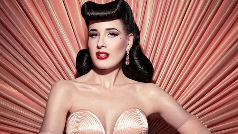 Η Dita Von Teese ανοίγει το σπίτι της στον κόσμο