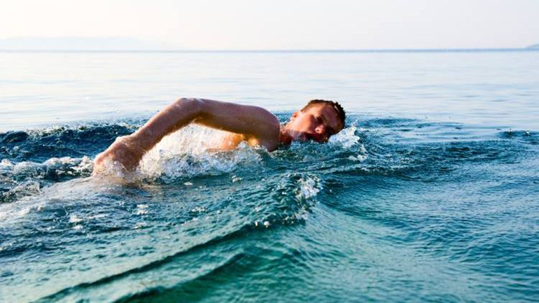 Νησιώτης κατέφυγε στο ΣτΕ για την απαγόρευση που επιβλήθηκε στο κολύμπι και σε θαλάσσιες δραστηριότητες