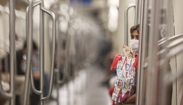 Αστυνομικοί συνέλαβαν ασθενή που «απέδρασε» από νοσοκομείο σε αγορά στην Κονσεψιόν της Χιλής
