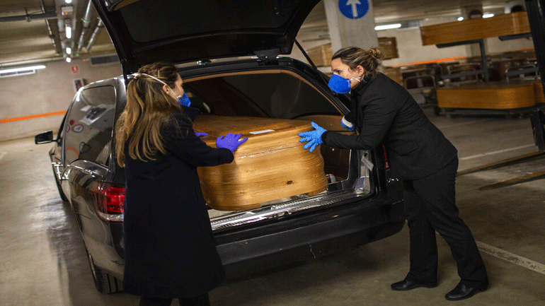 Την αλληλεγγύη του ελληνικού λαού προς την Ισπανία εξέφρασε η ΠτΔ Κατερίνα Σακελλαροπούλου