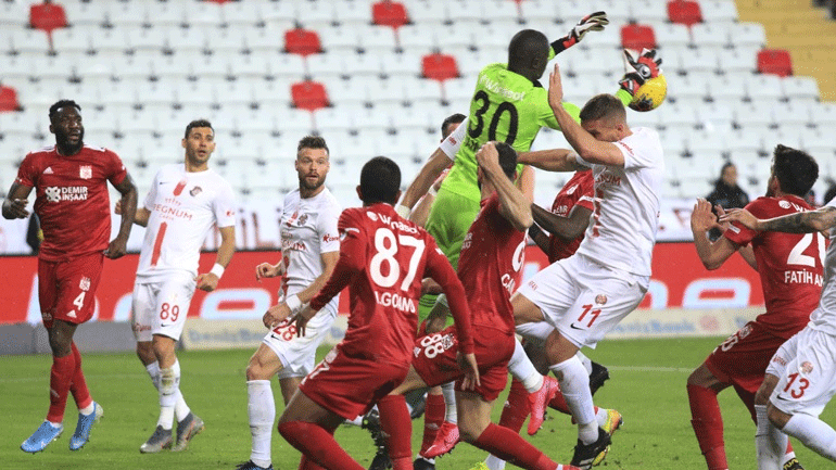 Ποδόσφαιρο: Στον… πάγο το τουρκικό πρωτάθλημα μέχρι τον Ιούνιο