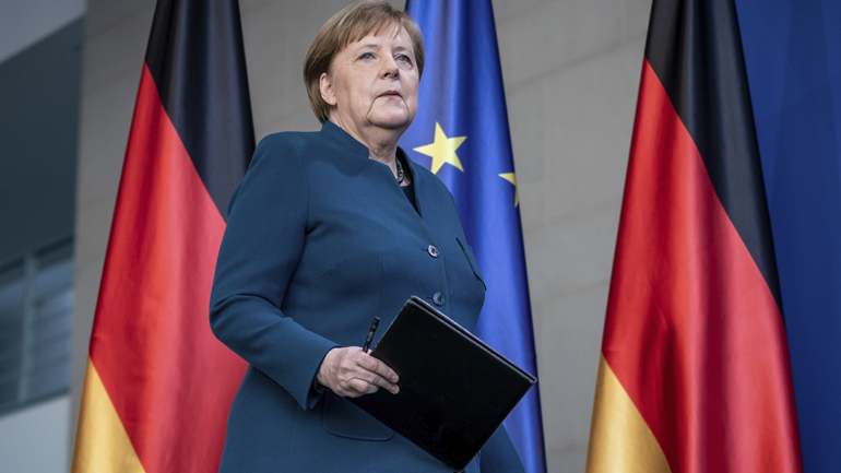 «Μικροπρεπής και δειλή» η άρνηση του Βερολίνου για ευρωομόλογα, γράφει το περιοδικό «Der Spiegel»