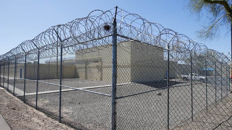 ΗΠΑ: Ο υπουργός Δικαιοσύνης δίνει εντολή για αποφυλάκιση περισσότερων κρατουμένων από τις ομοσπονδιακές φυλακές