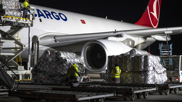 Πειρατεία των Τούρκων σε κινεζικό αεροσκάφος που μετέφερε αναπνευστήρες για την Ισπανία