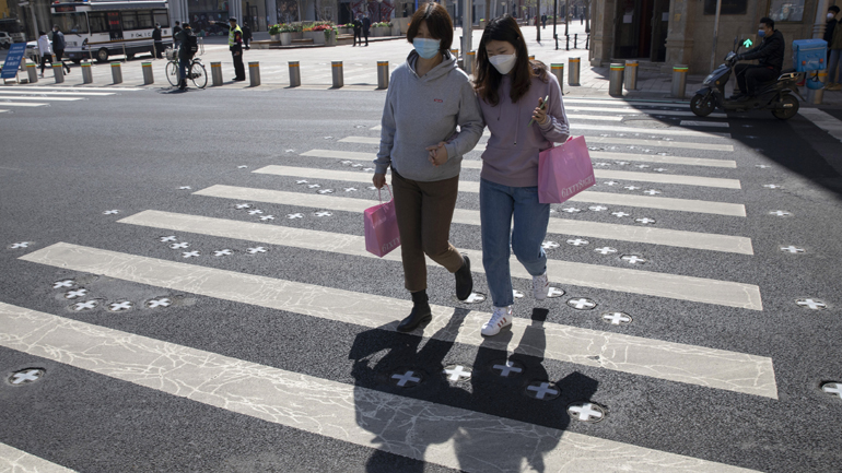 Covid-19: Στους 3.329 οι νεκροί στην Κίνα – Αυξήθηκαν τα «εισαγόμενα» κρούσματα