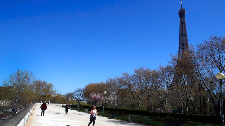 Παρίσι: Ανοιξιάτικος ο καιρός – Οι  αρχές προειδοποιούν τους πολίτες να μην μετακινηθούν