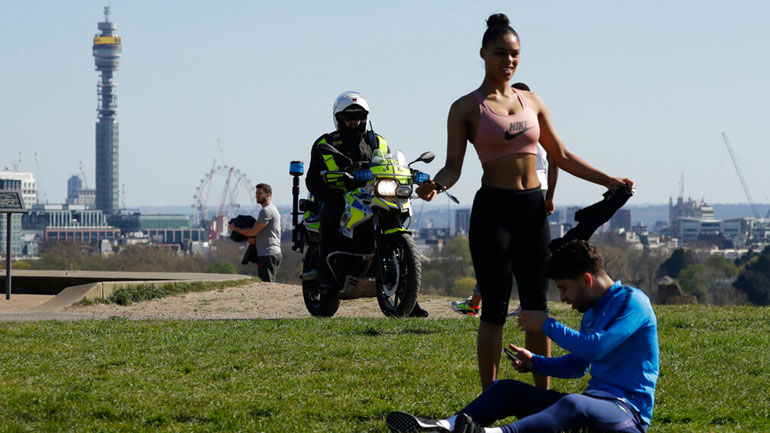 Covid-19: Η Βρετανία δεν πρέπει να χαλαρώσει τους περιορισμούς πολύ νωρίς