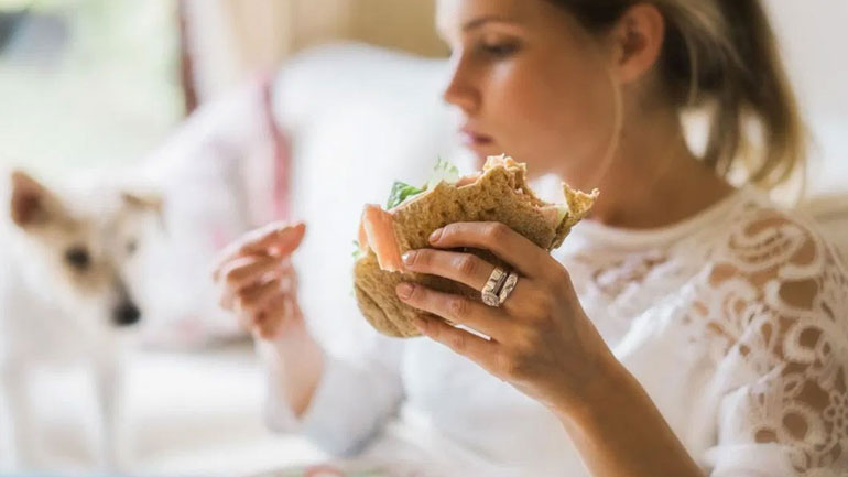 Μένουμε Σπίτι: Τι να κάνουμε για να τρώμε λιγότερο