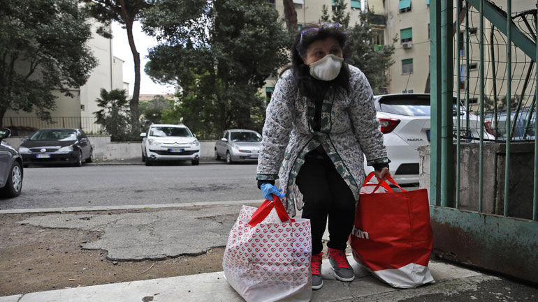 Ιταλία: Οργανώσεις ανησυχούν ότι η καραντίνα φιμώνει τα θύματα ενδοοικογενειακής βίας