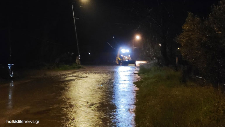 Χαλκιδική: Προβλήματα από τις βροχοπτώσεις – Δύο άτομα διέσωσε η πυροσβεστική από χείμαρρο