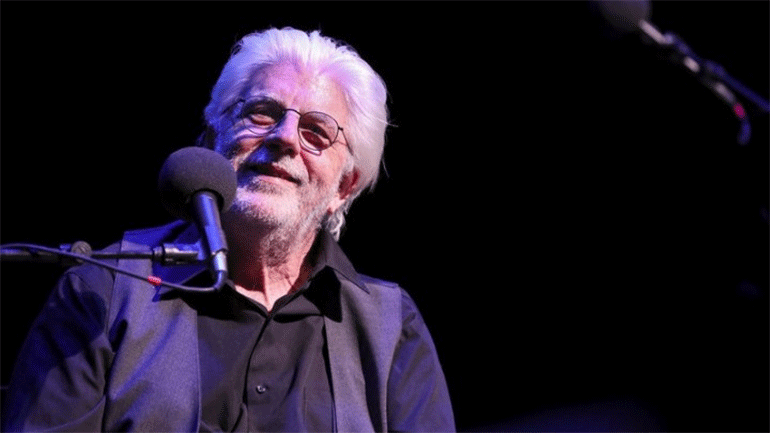 Ο Michael McDonald τραγουδά το επίκαιρο σήμερα «What’s Going On»