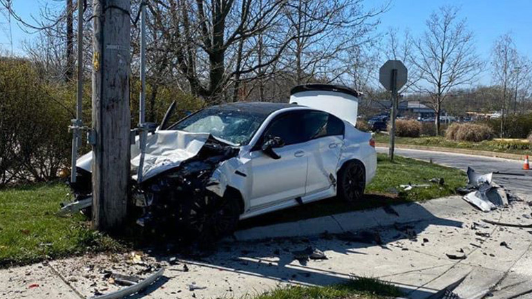 Μόλις βγήκε από την αντιπροσωπεία τράκαρε σε κολόνα!