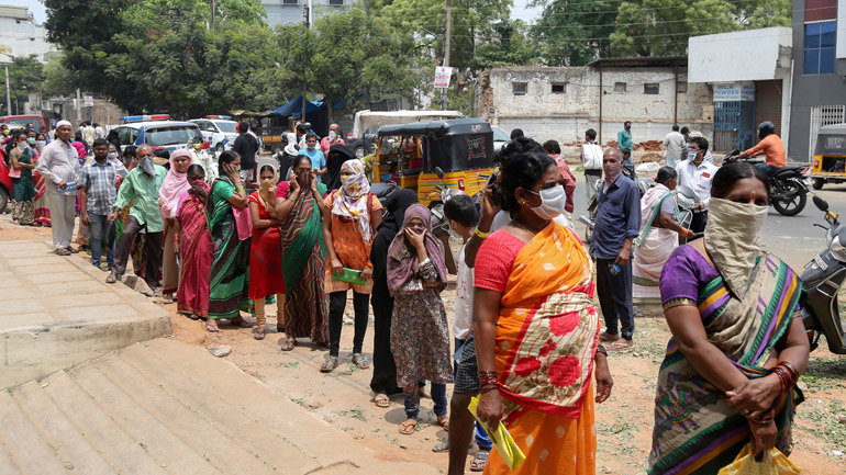 Ινδία: Κρατικοί αξιωματούχοι θα έχουν μείωση μισθού 30% στο πλαίσιο της αντιμετώπισης του κορωνοϊού