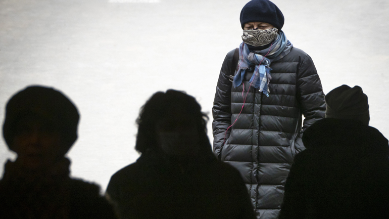 Μόνο στα φαρμακεία και όχι πάνω από 10 καπίκια οι μάσκες στη Ρωσία