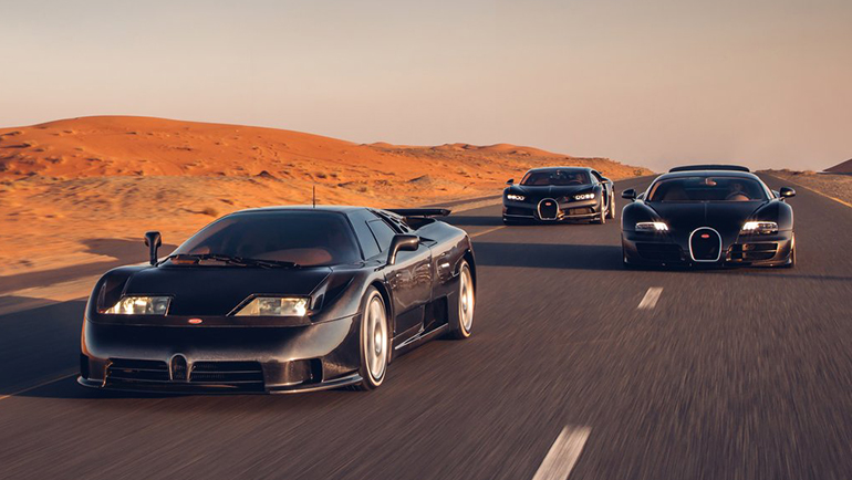 Τα τρία μοντέλα της "σύγχρονης" Bugatti: EB110 (αριστερά), Veyron (δεξιά) και Chiron...